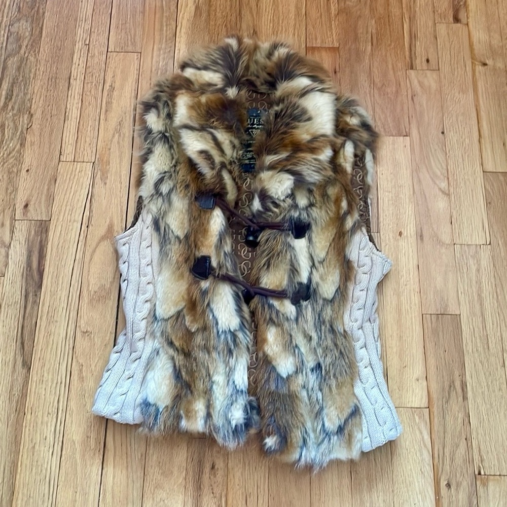 Guess cream faux fur sweater vest sz medium - Picture 4 of 9